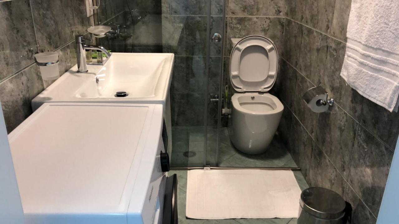 Comfort Apartment In City Center Tirana Kültér fotó