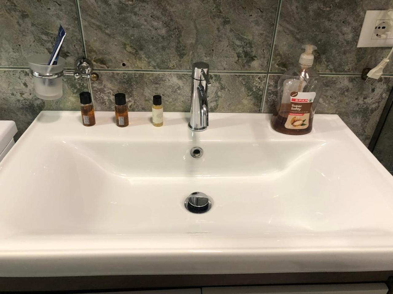 Comfort Apartment In City Center Tirana Kültér fotó