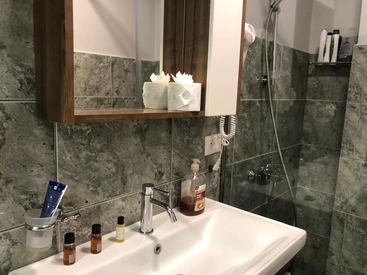 Comfort Apartment In City Center Tirana Kültér fotó